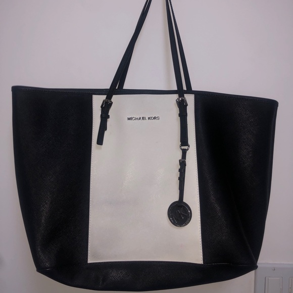 Michael Kors Handbags - Michael Kors Tote